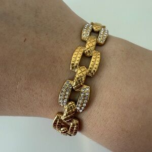 Elegant Gold Bracelet with Crystal Accents